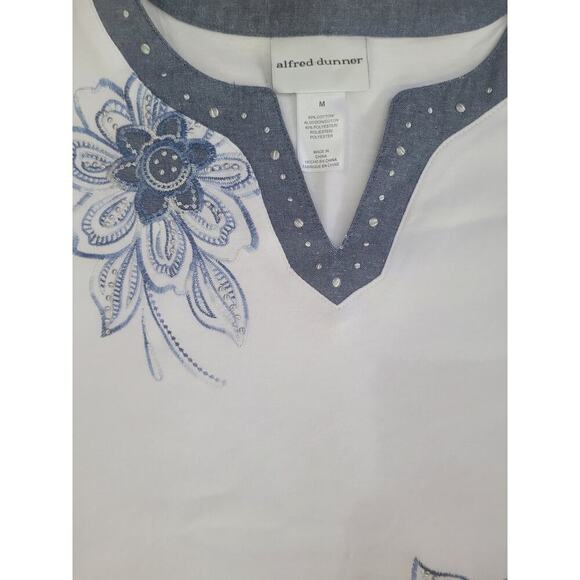 Alfred Dunner Wht/Denim Flower Shirt V Neck Sz M - Picture 3 of 6